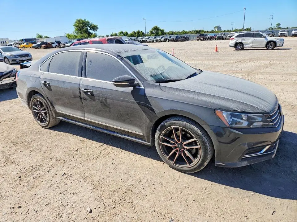 2017 VOLKSWAGEN PASSAT S  