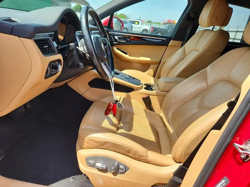 2018 PORSCHE MACAN   