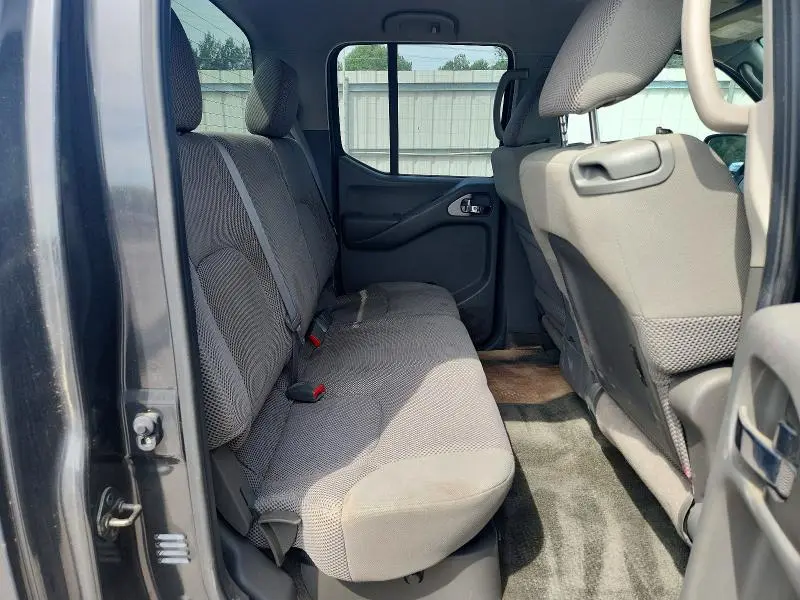 2010 NISSAN FRONTIER SE V6  
