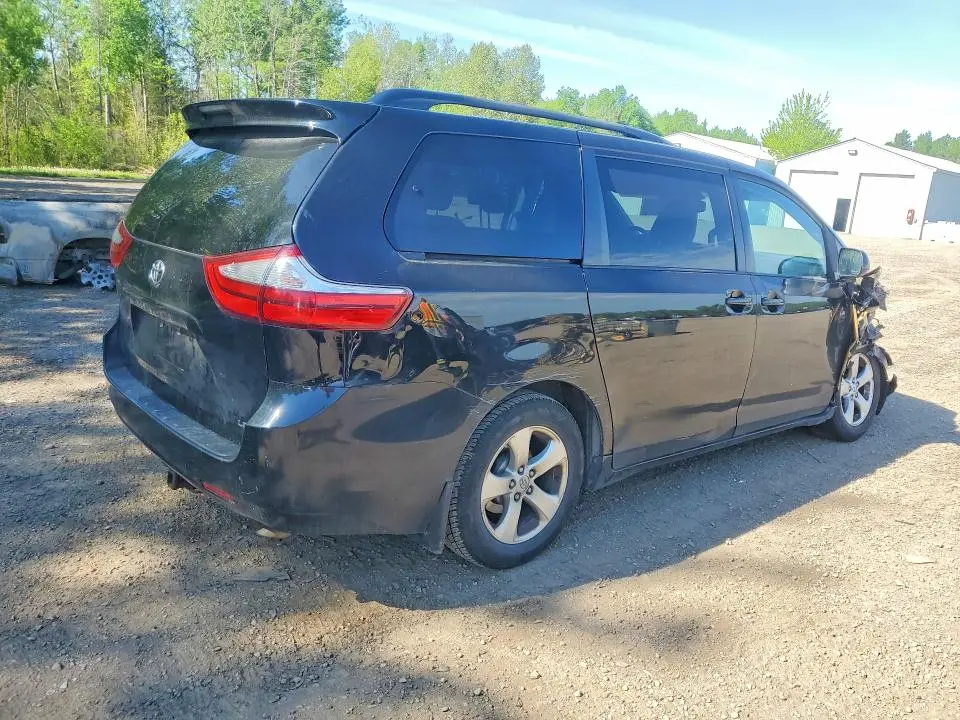 2015 TOYOTA SIENNA LE  