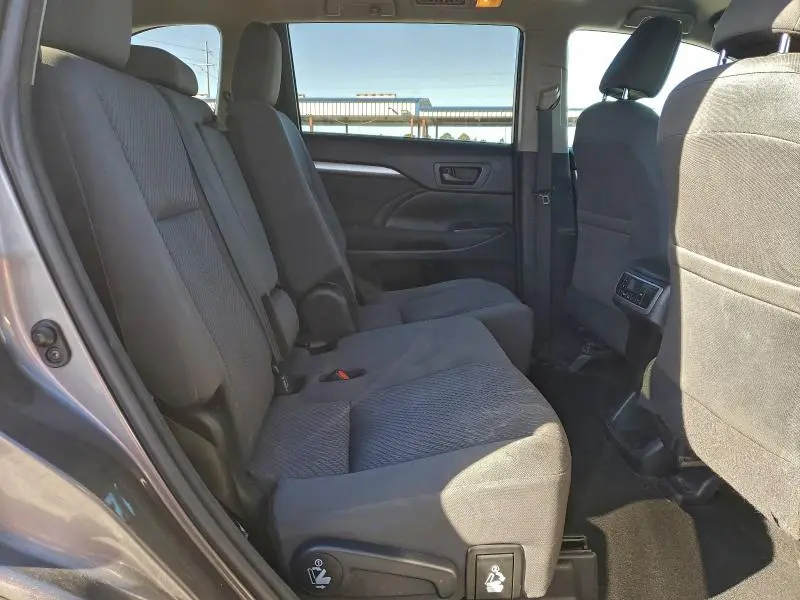 2016 TOYOTA HIGHLANDER LE  