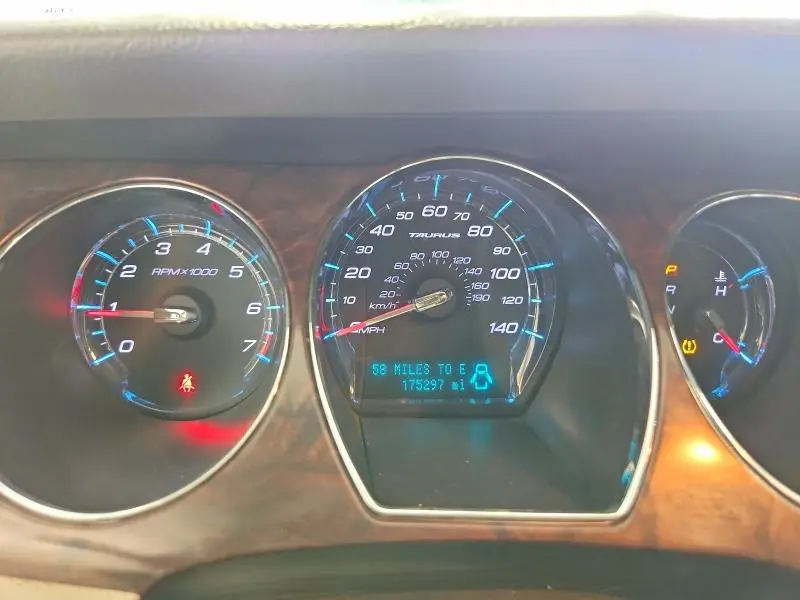 2011 FORD TAURUS LIMITED  