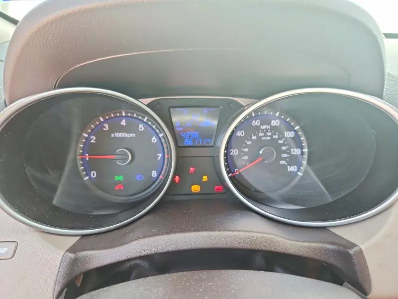 2011 HYUNDAI TUCSON GLS  
