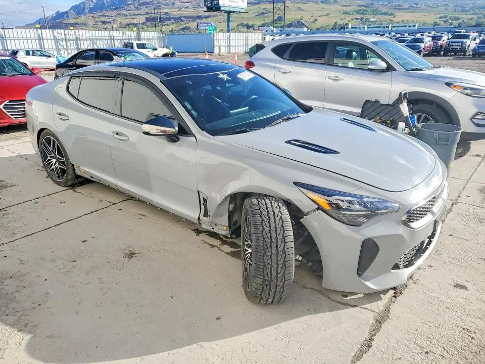 2022 KIA STINGER GT1  