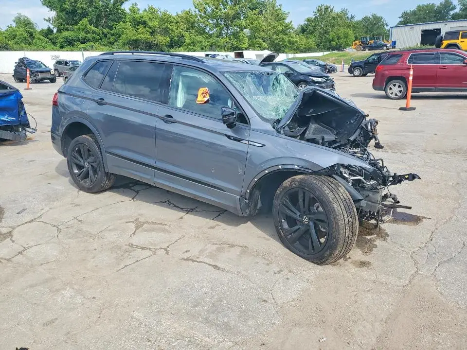 2023 VOLKSWAGEN TIGUAN SE R-LINE BLACK  