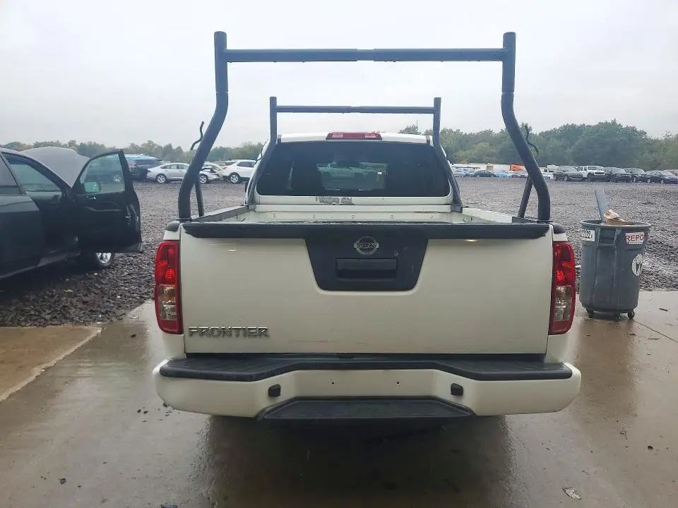 2017 NISSAN FRONTIER S  