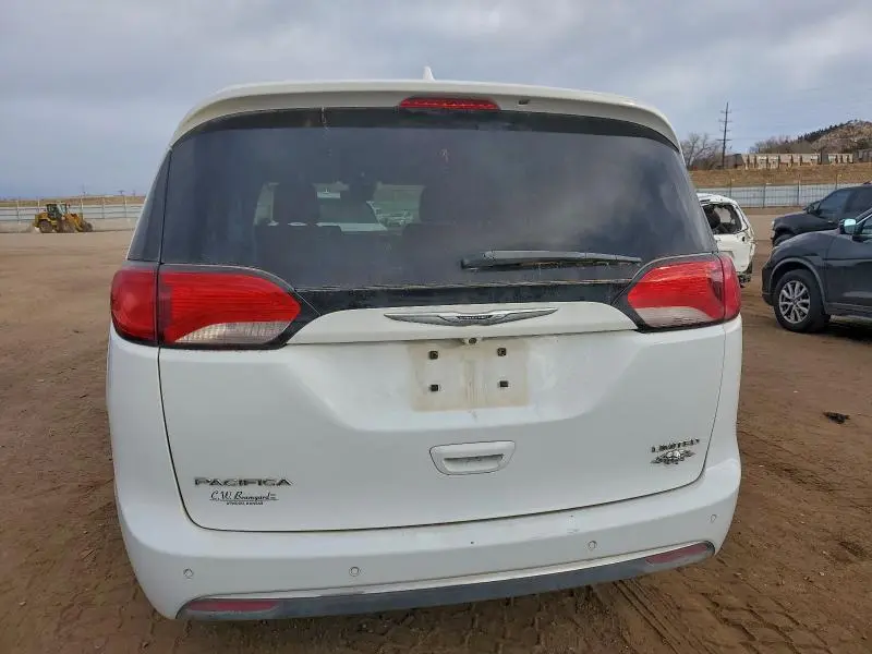 2017 CHRYSLER PACIFICA LIMITED  