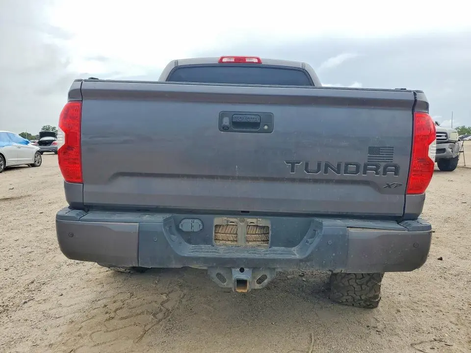 2018 TOYOTA TUNDRA CREWMAX SR5  