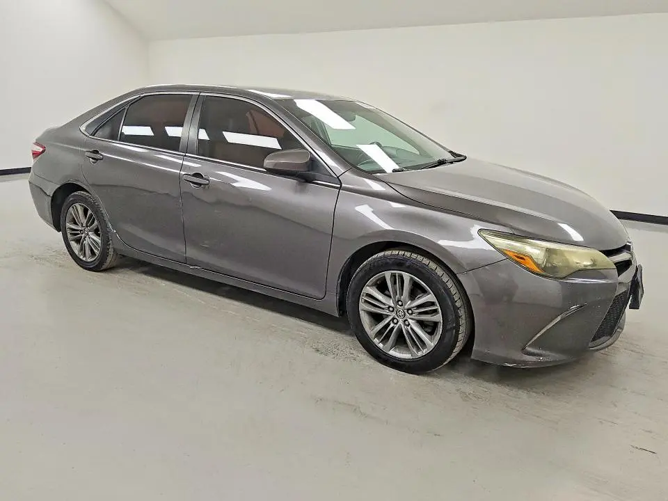 2015 TOYOTA CAMRY SE  