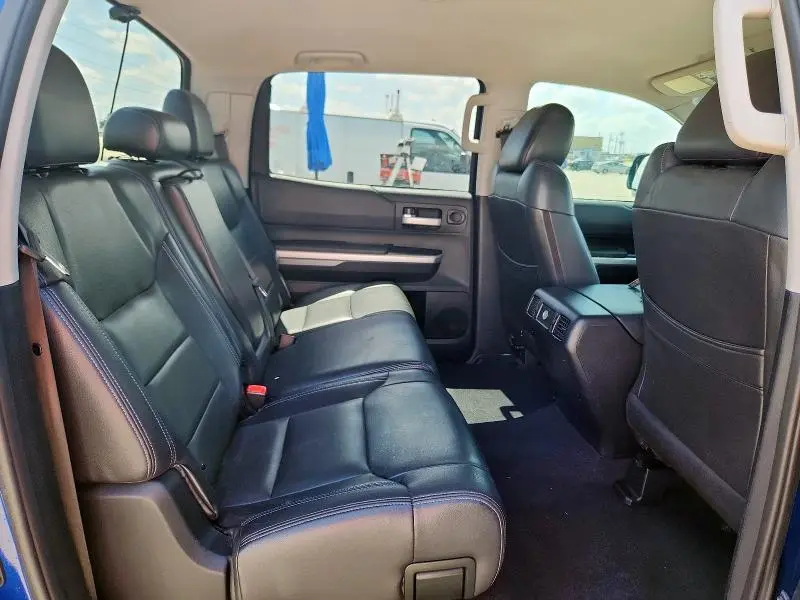 2015 TOYOTA TUNDRA CREWMAX SR5  