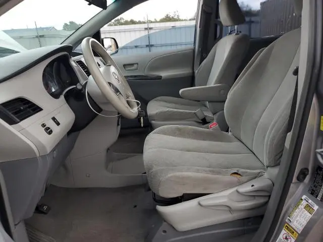 2011 TOYOTA SIENNA   