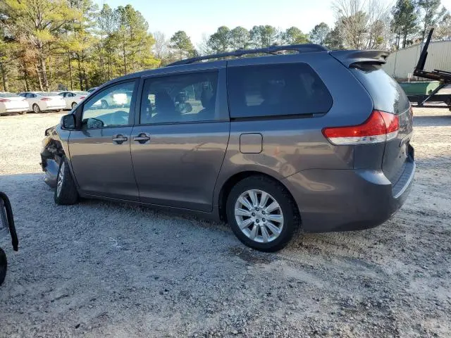 2013 TOYOTA SIENNA LE  