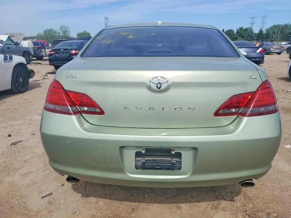 2010 TOYOTA AVALON XL  