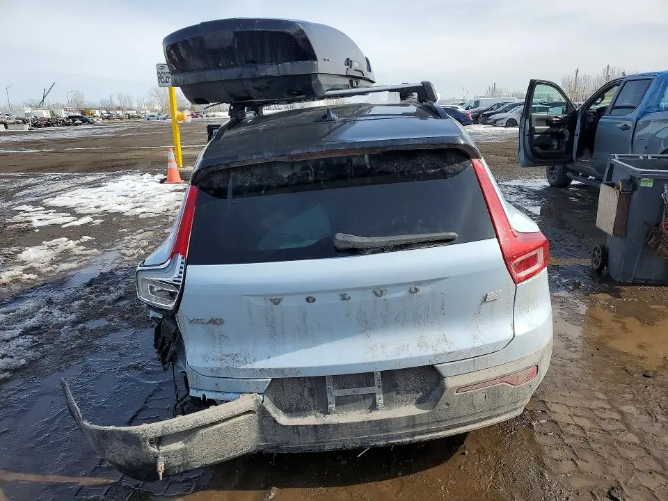 2024 VOLVO XC40 RECHARGE CORE  