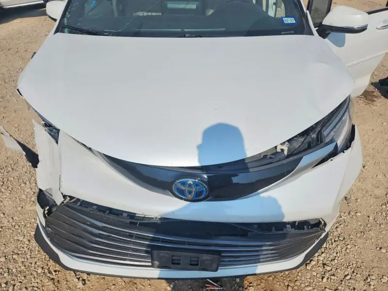 2022 TOYOTA SIENNA LIMITED 7-PASSENGER  