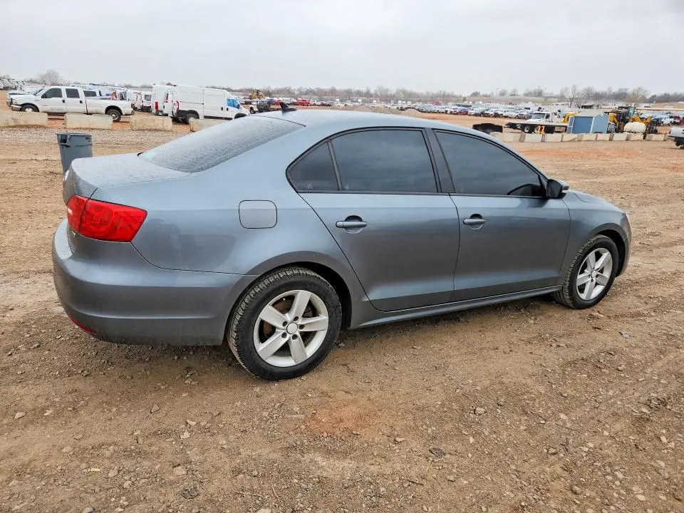 2011 VOLKSWAGEN JETTA TDI  