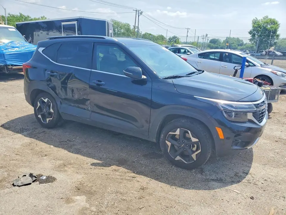 2025 KIA SELTOS EX  