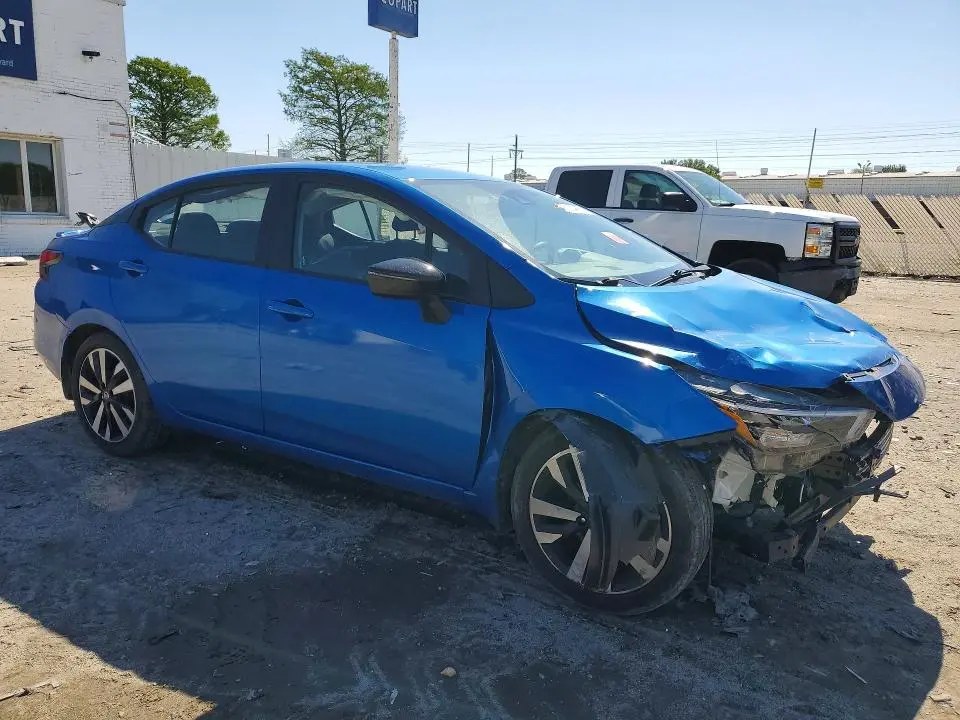 2022 NISSAN VERSA SR  