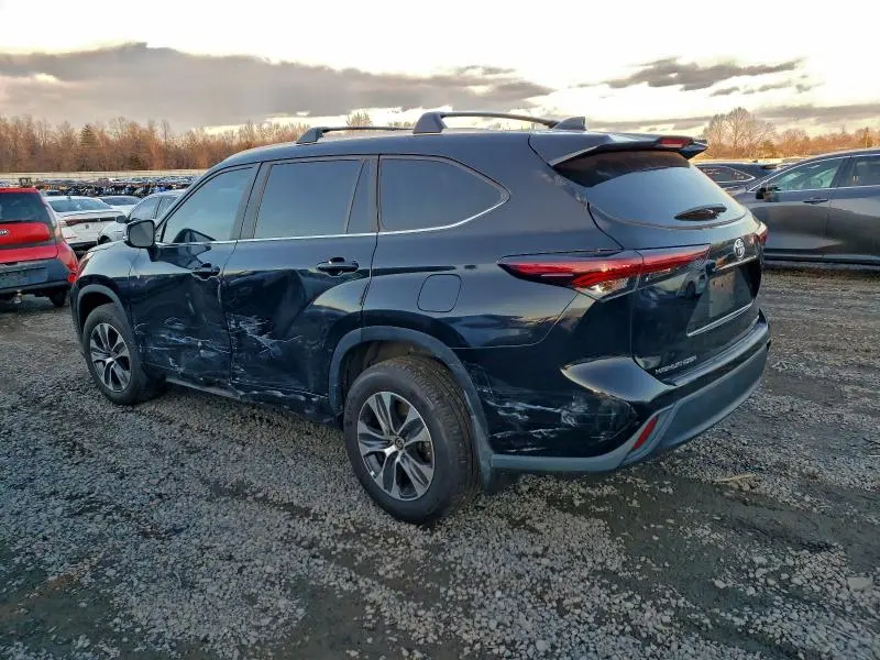 2024 TOYOTA HIGHLANDER LE  