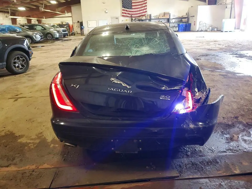 2016 JAGUAR XJ   