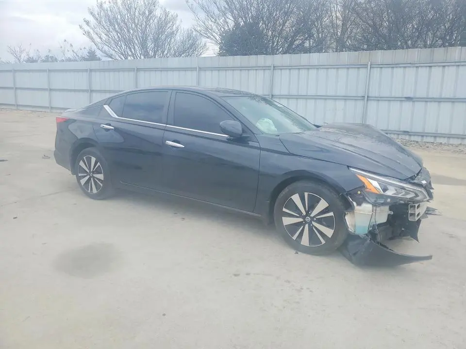 2022 NISSAN ALTIMA SV  
