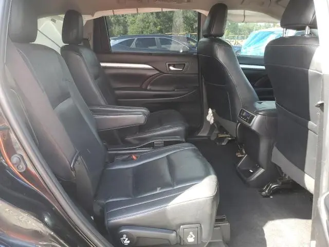 2019 TOYOTA HIGHLANDER SE  