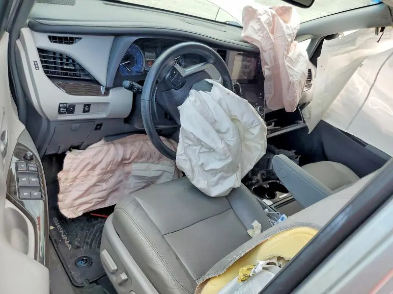 2017 TOYOTA SIENNA XLE 8-PASSENGER  