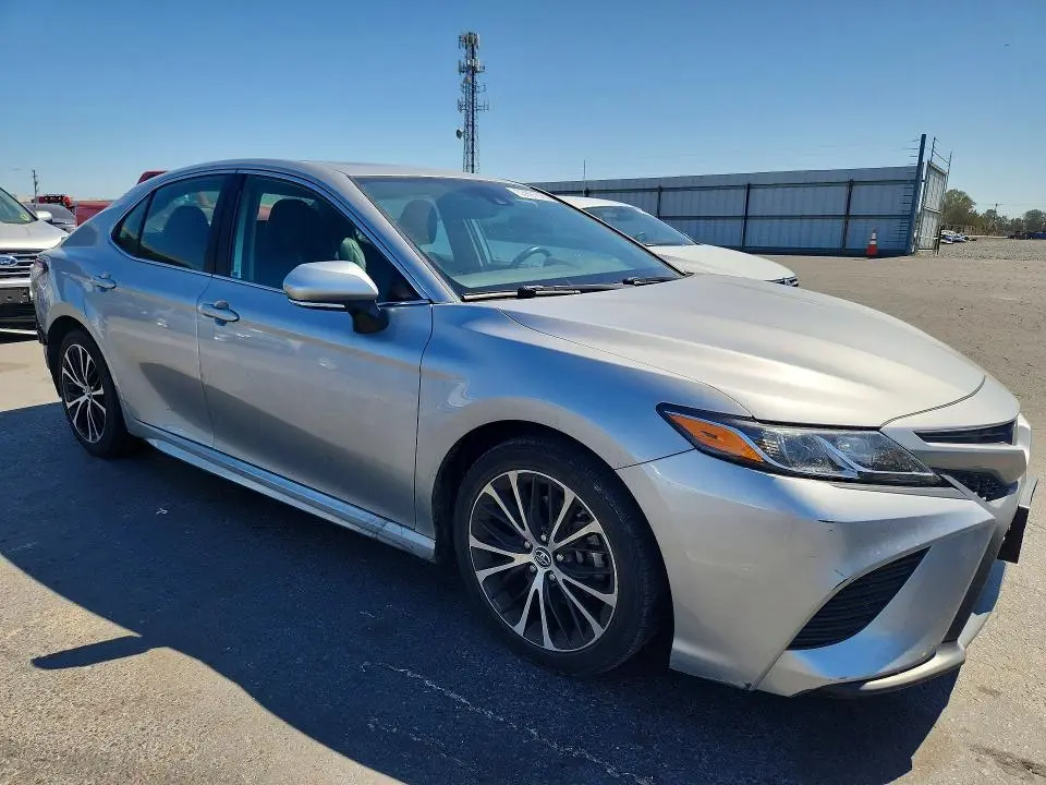 2019 TOYOTA CAMRY SE  