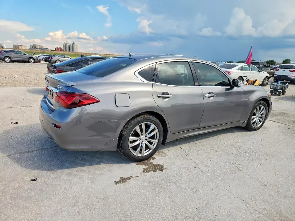 2019 INFINITI Q70 3.7 LUXE  
