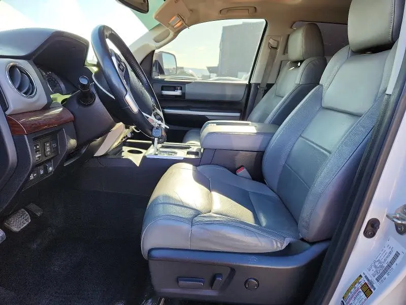 2017 TOYOTA TUNDRA CREWMAX LIMITED  