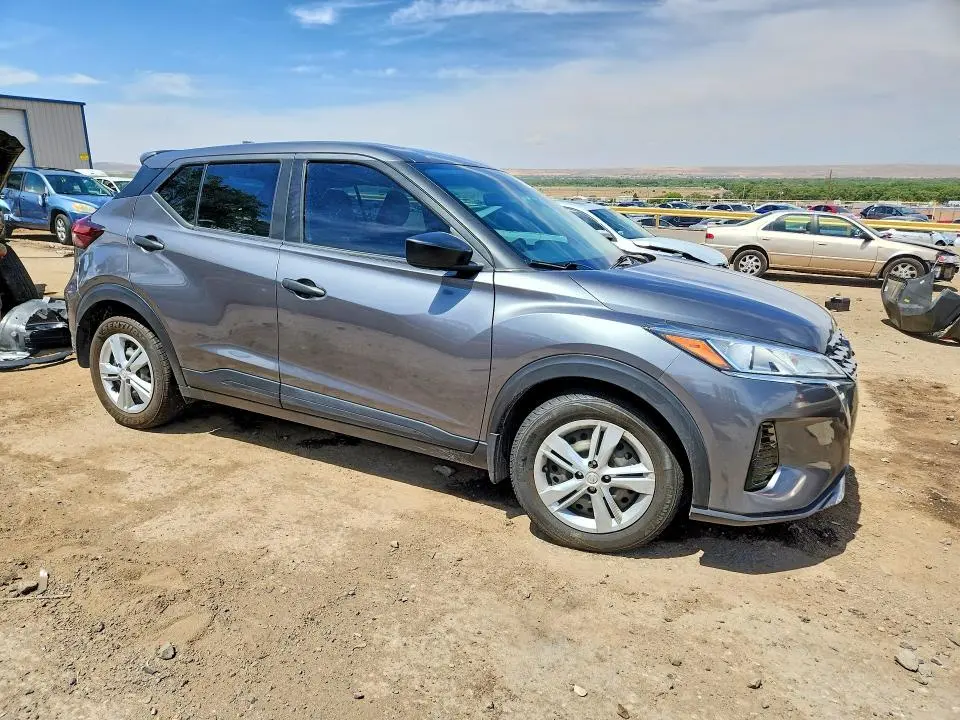 2022 NISSAN KICKS S  