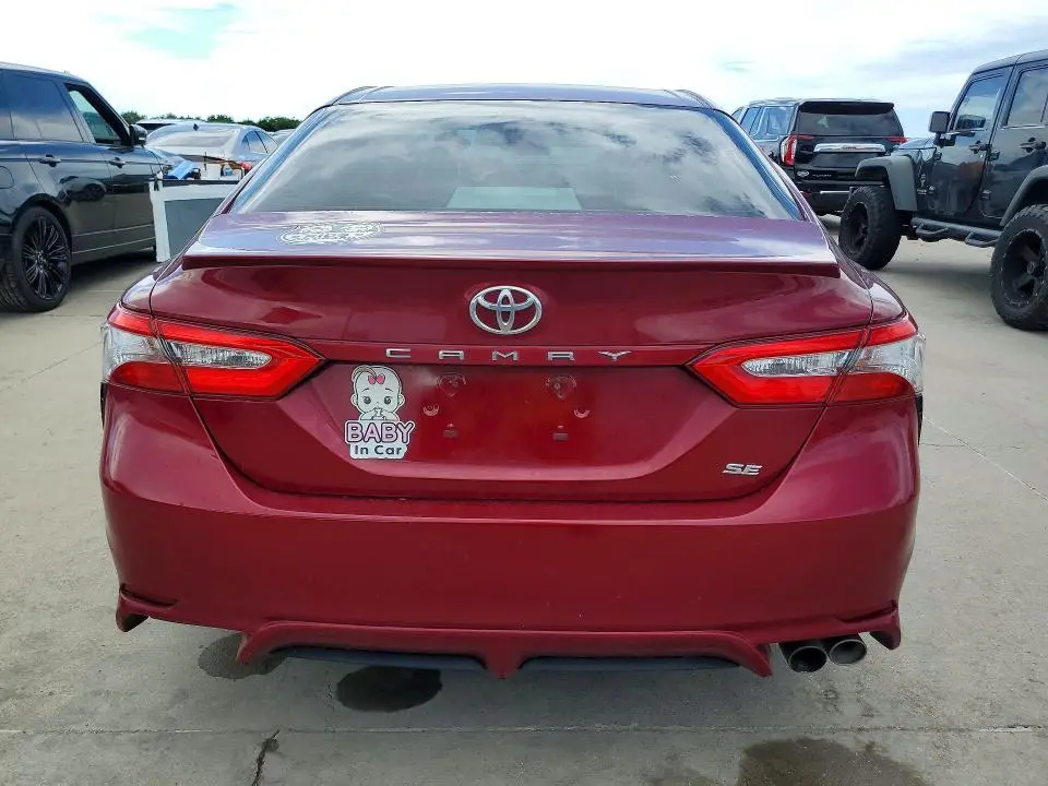 2018 TOYOTA CAMRY SE  