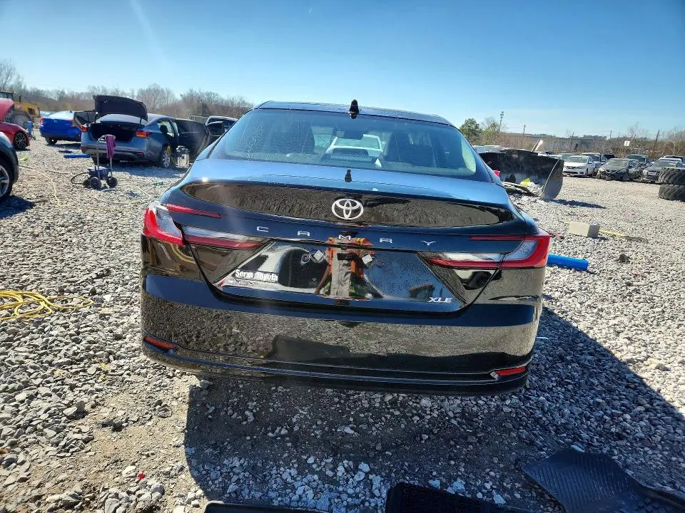 2025 TOYOTA CAMRY XLE  
