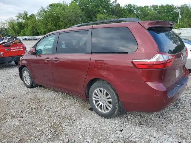 2017 TOYOTA SIENNA XLE  