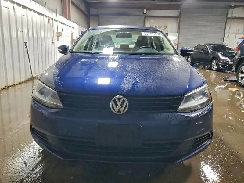 2011 VOLKSWAGEN JETTA SE  