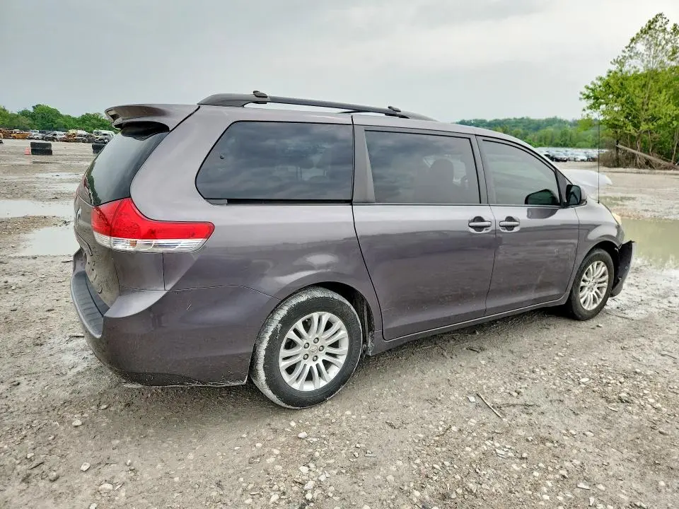 2012 TOYOTA SIENNA XLE 8-PASSENGER  