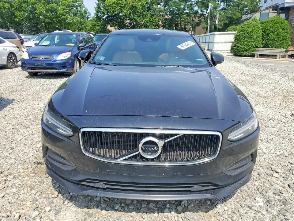 2017 VOLVO S90 T6 MOMENTUM  