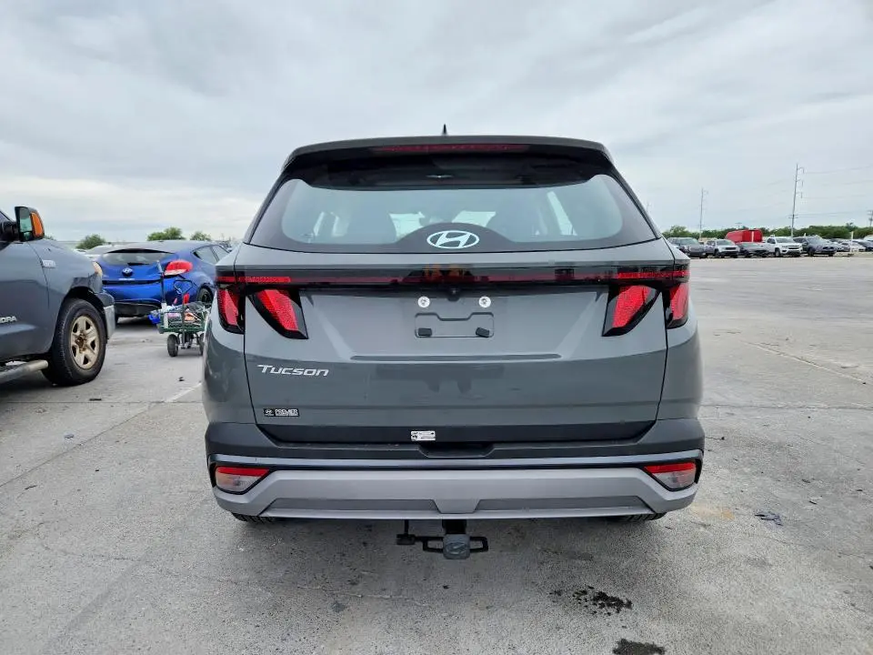 2025 HYUNDAI TUCSON SE  