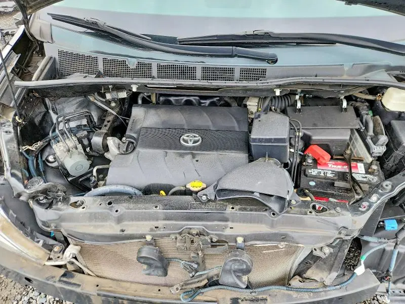 2012 TOYOTA SIENNA LE  