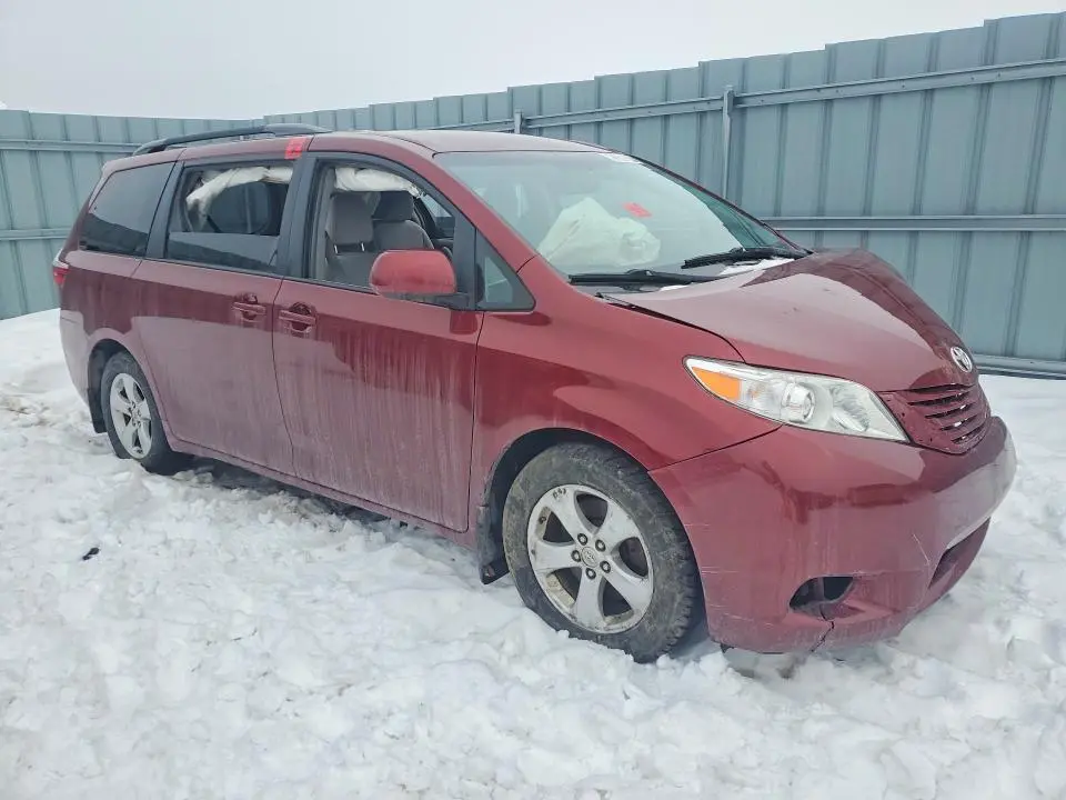2015 TOYOTA SIENNA LE  