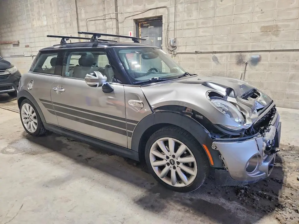 2017 MINI COOPER S  