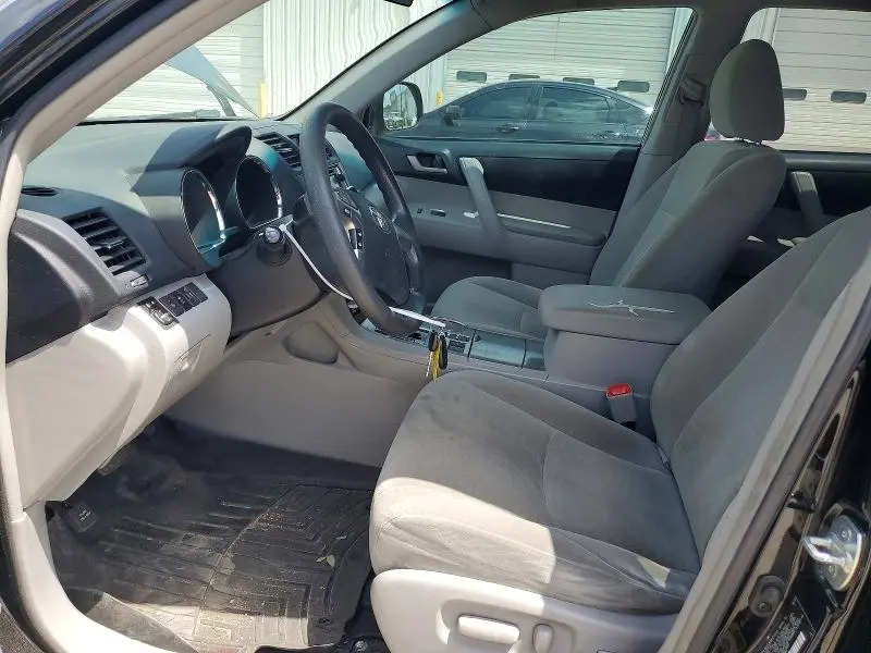 2013 TOYOTA HIGHLANDER PLUS  