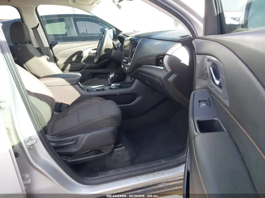 2021 CHEVROLET TRAVERSE FWD LT CLOTH