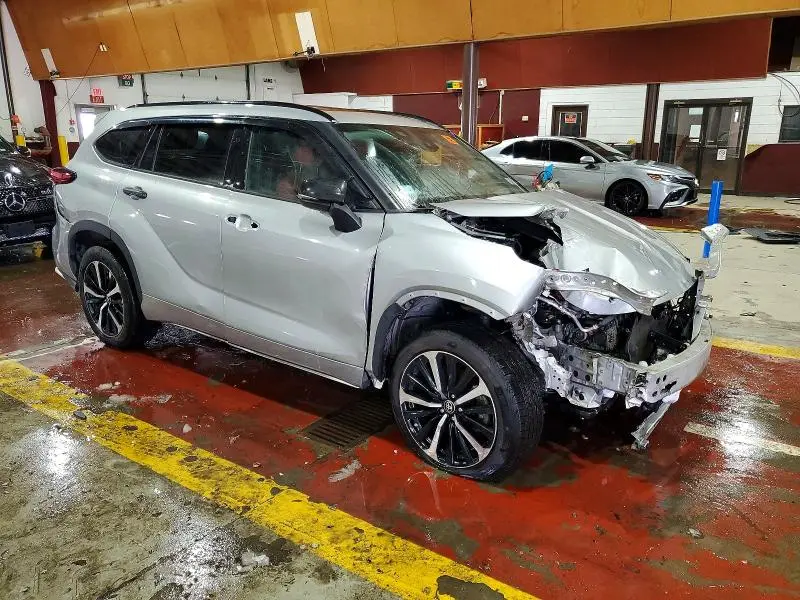 2021 TOYOTA HIGHLANDER XSE  