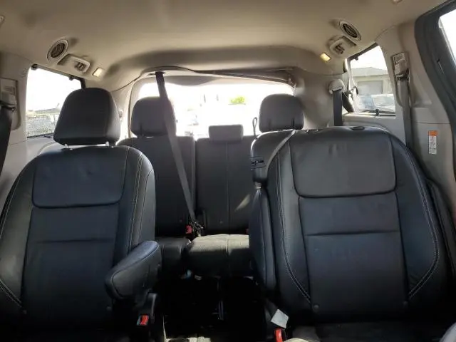 2017 TOYOTA SIENNA SE