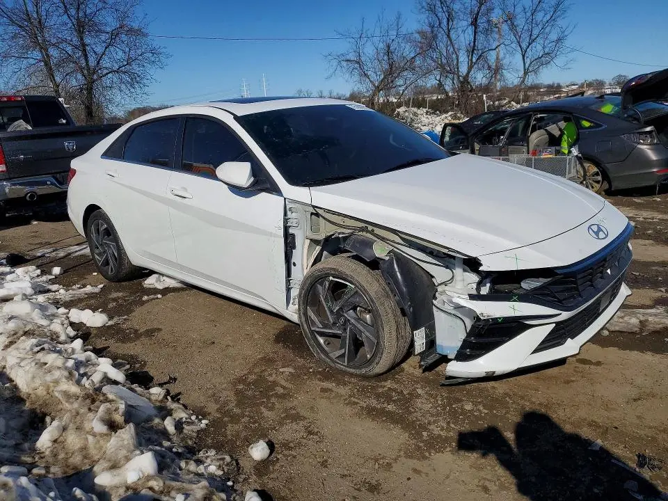 2025 HYUNDAI ELANTRA SEL  
