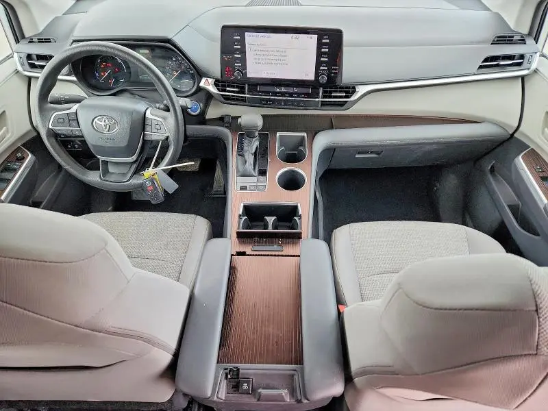 2021 TOYOTA SIENNA LE 8-PASSENGER  