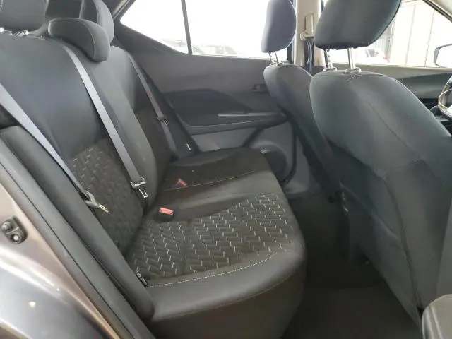 2022 NISSAN KICKS S  