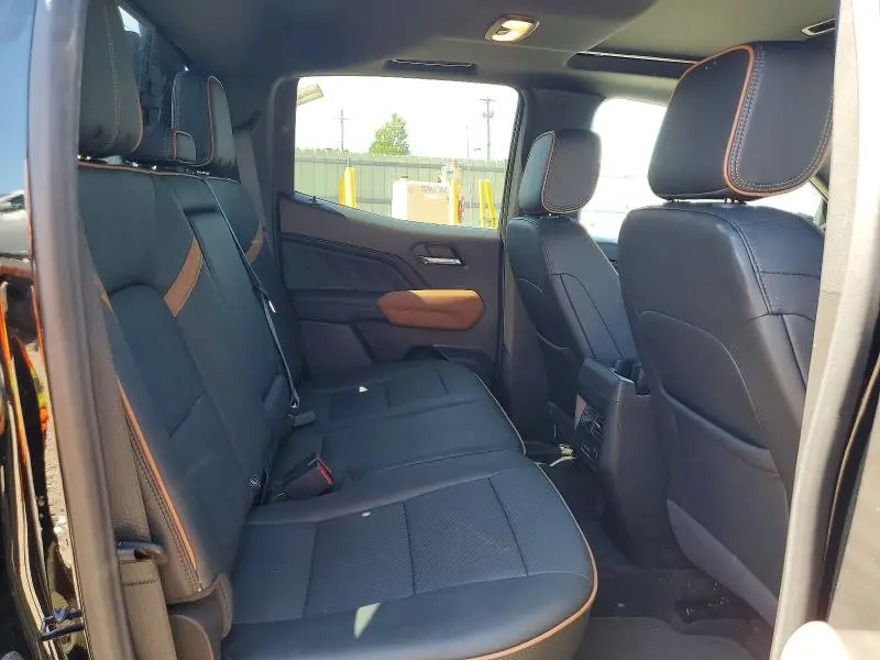 2025 GMC CANYON AT4  