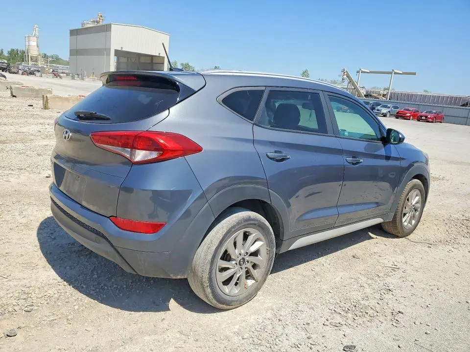 2017 HYUNDAI TUCSON SE  